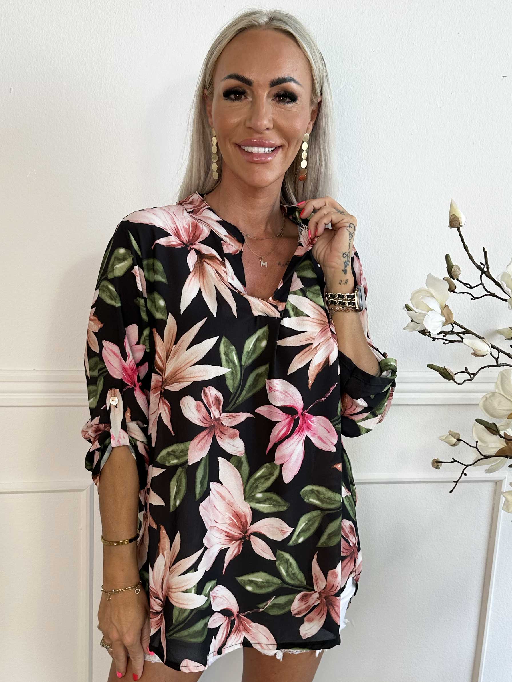 Vanesa Flower - Lätt och luftig tunika med blommönster